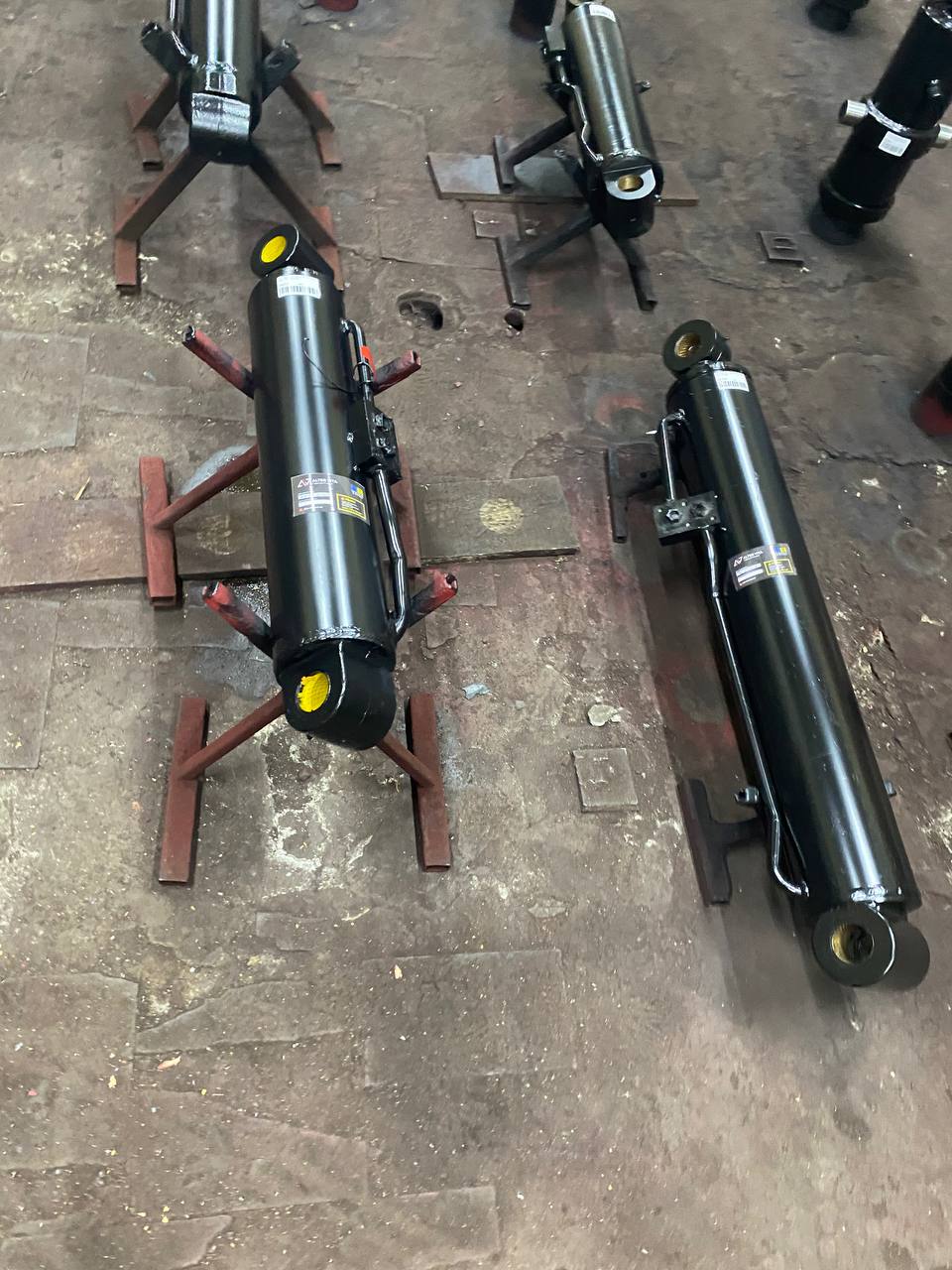 Ремонт гидроцилиндр Manitou выворота ковша 264802, 252392, 299906 — изображение 3